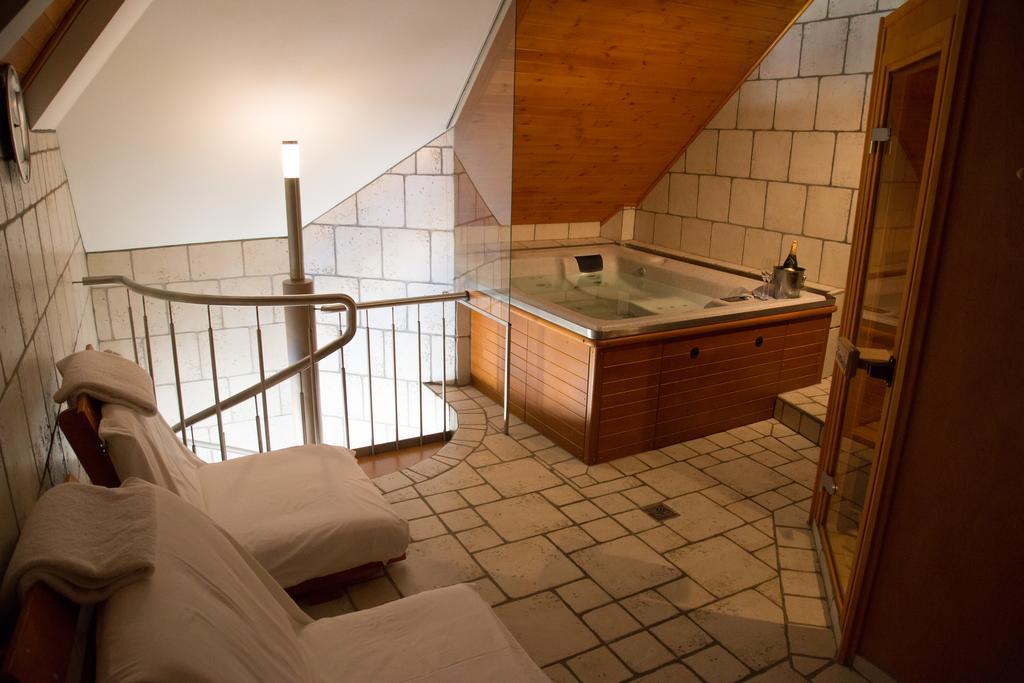 Hotel Vacek Pod Vezi Hradec Králové Exterior foto